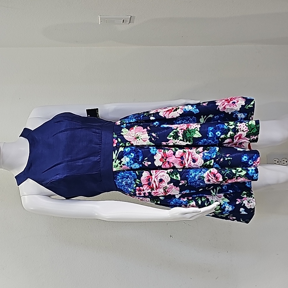 Formula Joven navy blue with rose print Size 8 NWT